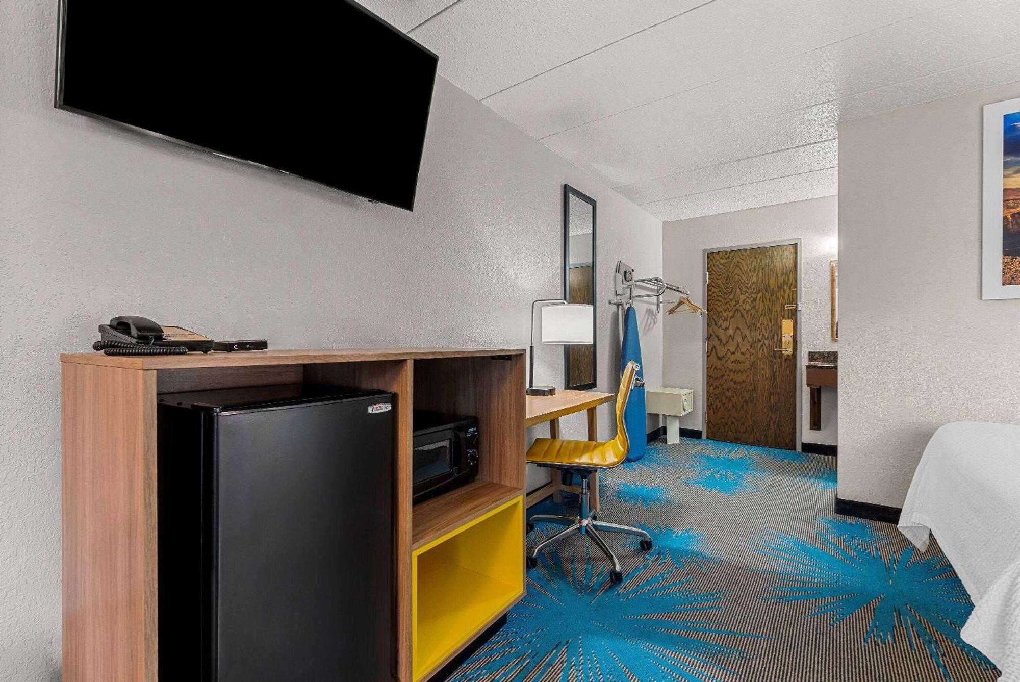 Days By Wyndham Hotel