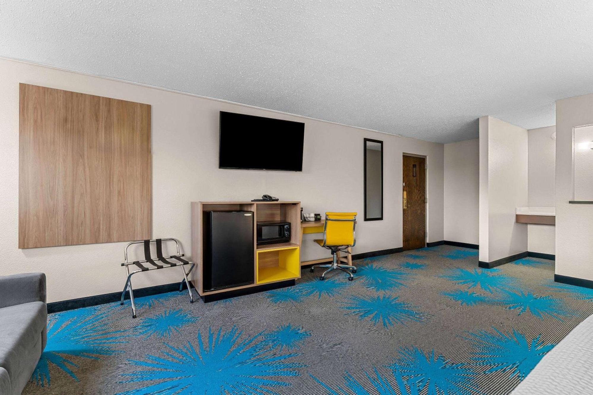 Days By Wyndham Hotel 2*